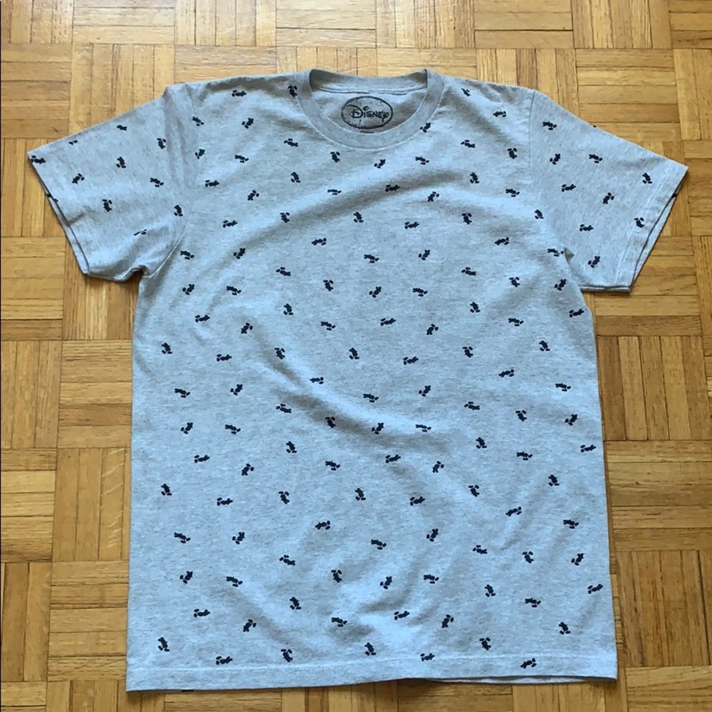 Disney Mickey Mouse tee Size Medium